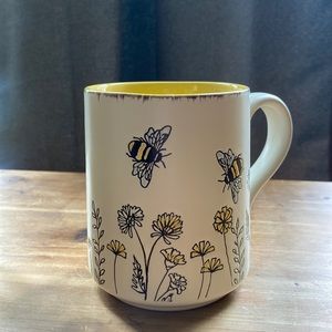 Bees mug with floral/botanical accents